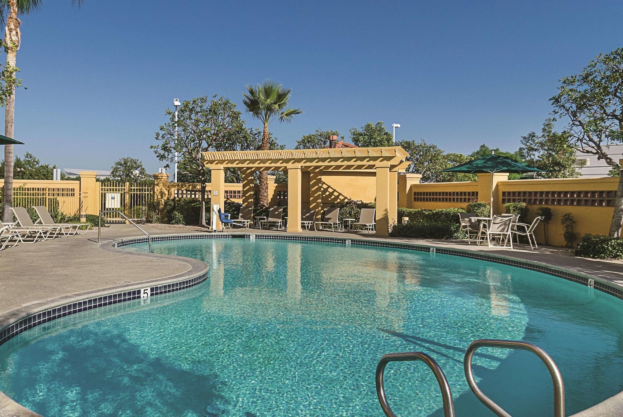La Quinta Inn & Suites By Wyndham Ontario Airport Exterior foto